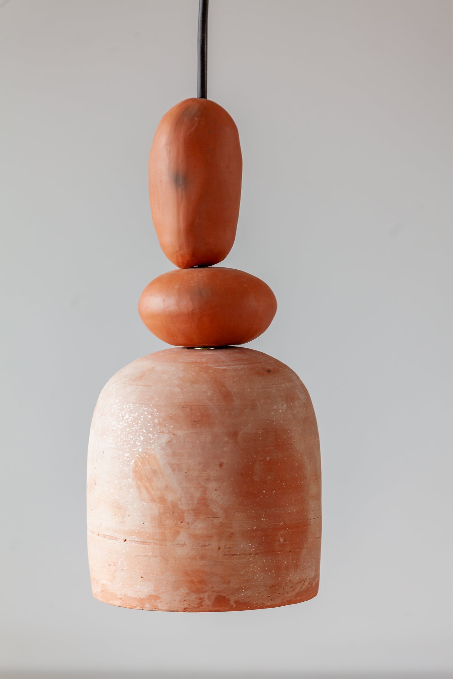 Ikigai – Lámpara colgante de cerámica natural en color Sombra, Crudo