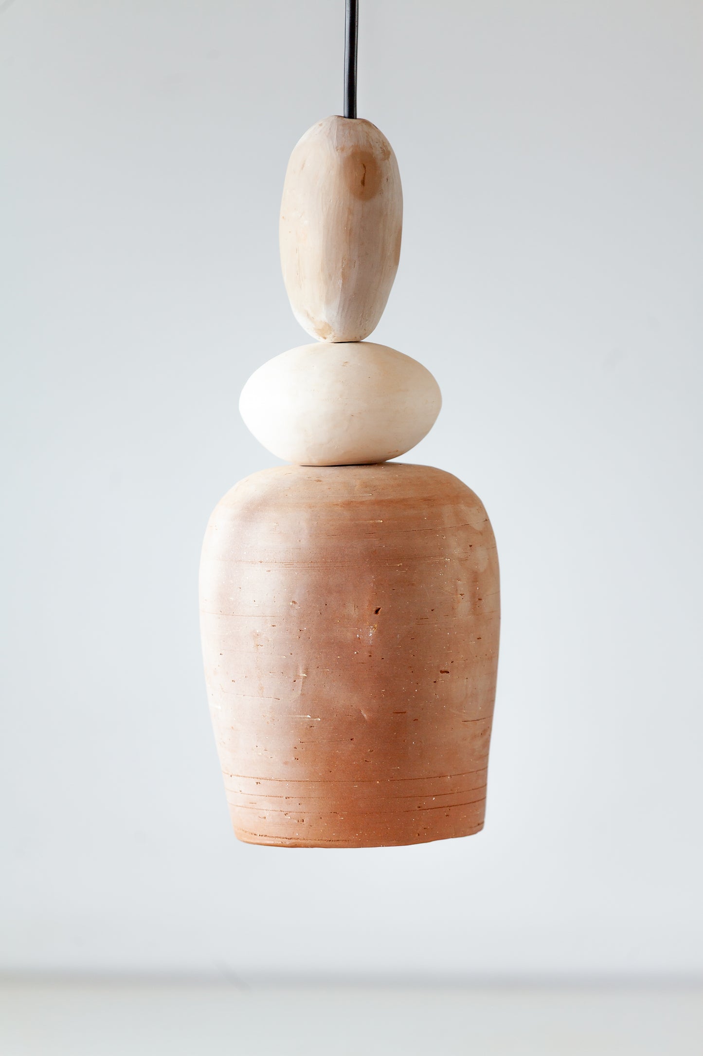 Ikigai – Lámpara colgante de cerámica natural en color Tierra cocida, Tisa, Crudo