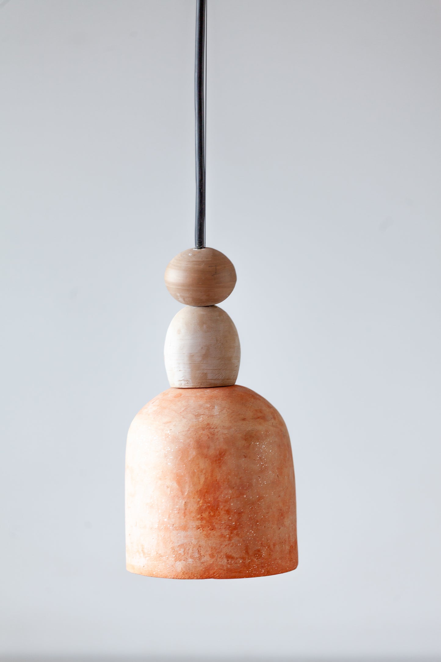 Ikigai – Lámpara colgante de cerámica natural en color Tierra cocida, Crudo